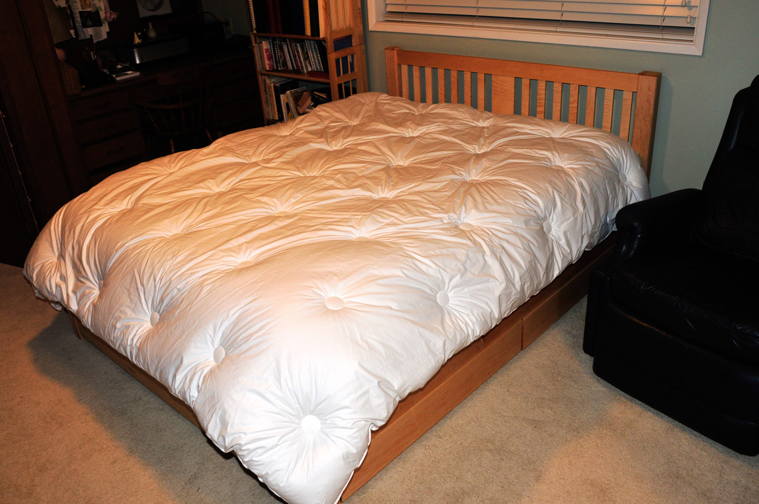 Maple queen w/ vertical-slat headboard w/ curly maple slats